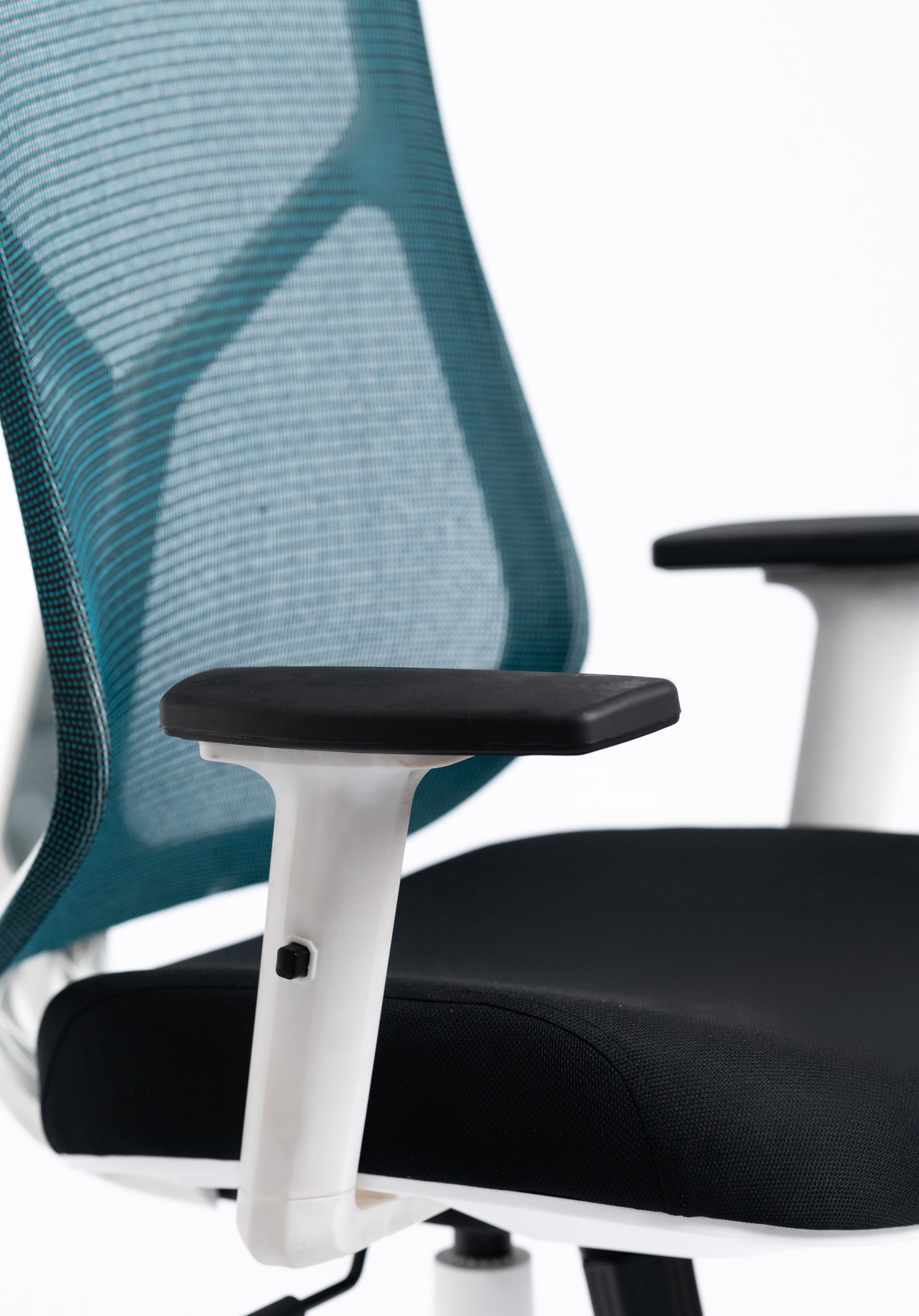Vinnous Chair