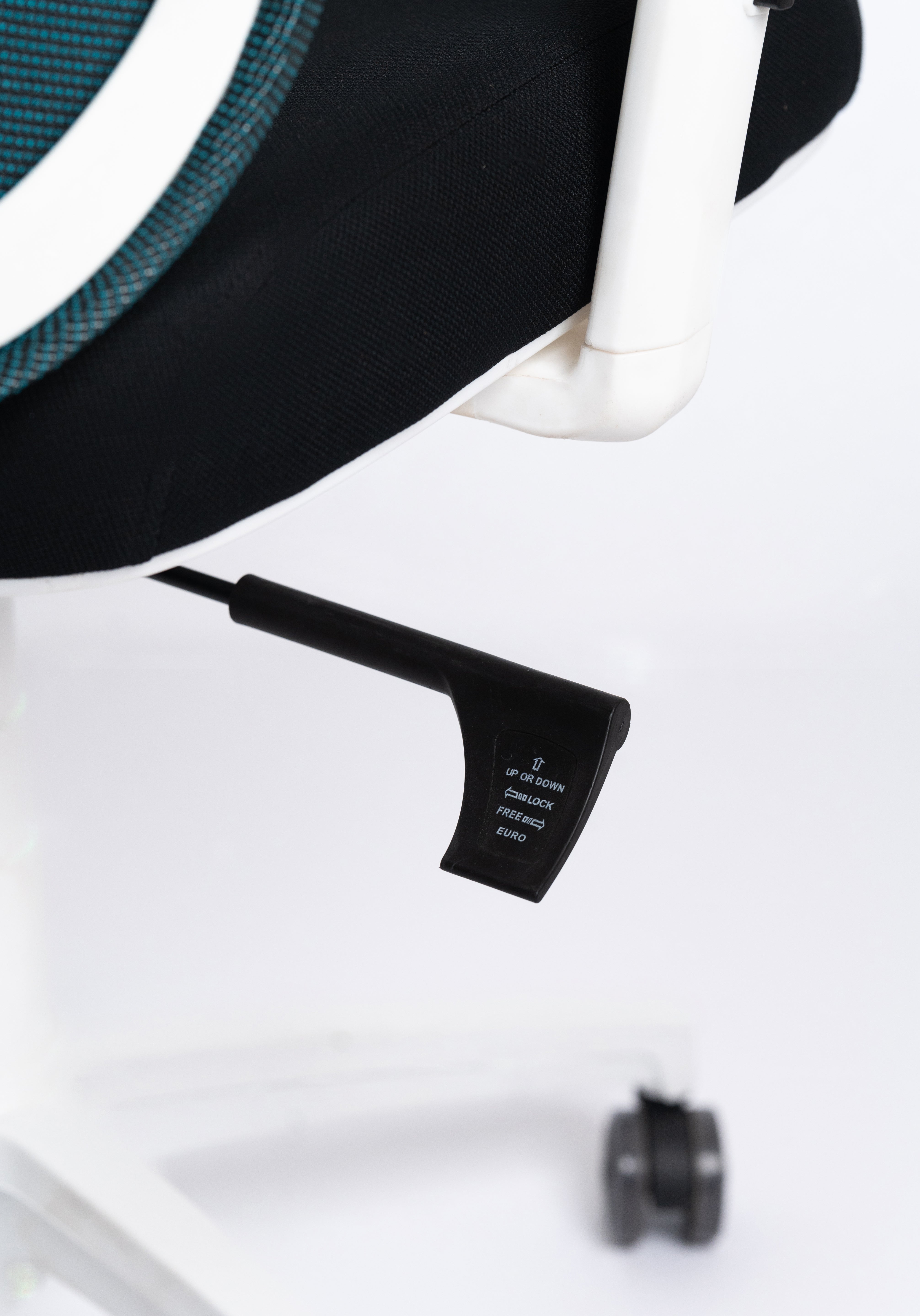 Vinnous Chair