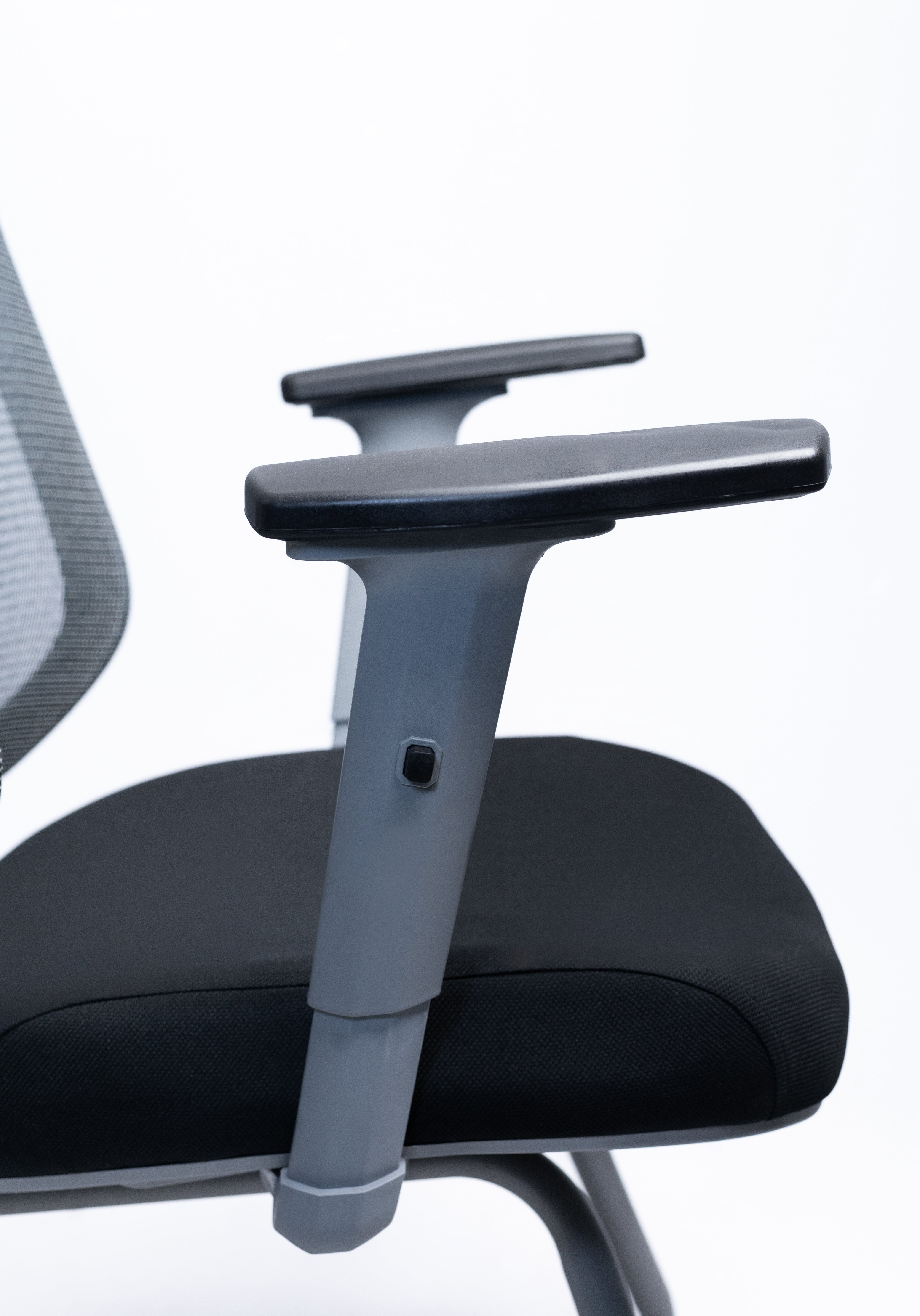 Vinnous Chair