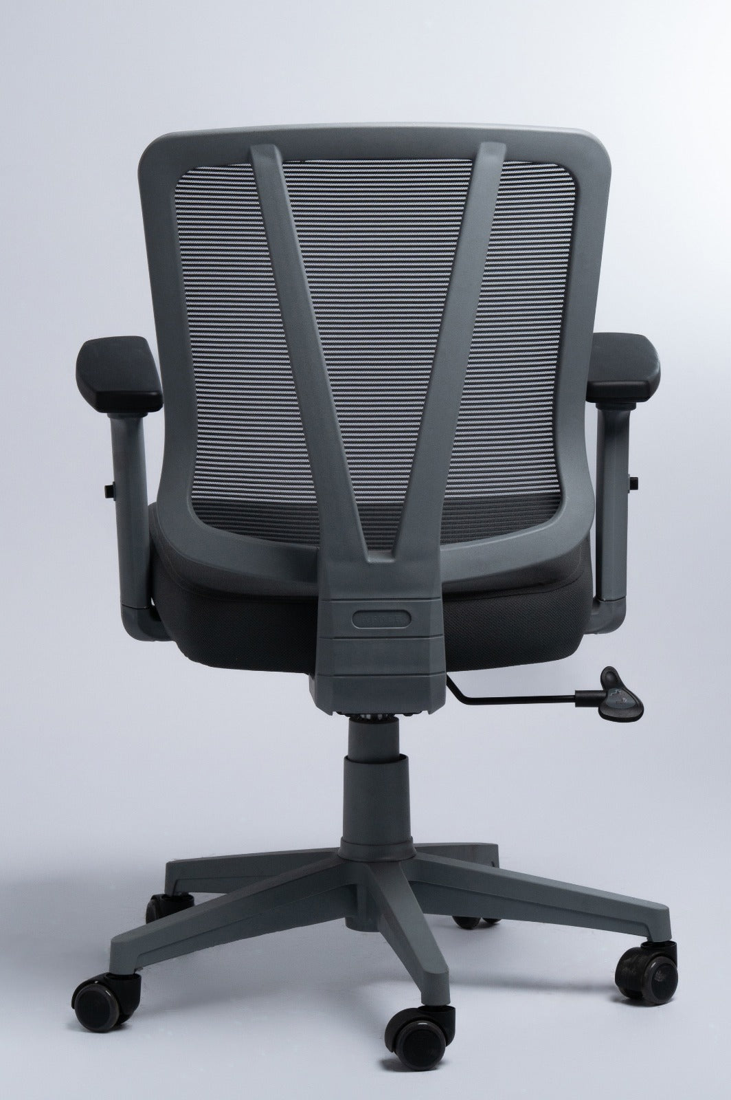 سكاي كرسي مكتب طبي مودرن شبك متحرك فريم رمادي وسط يدات متحركة