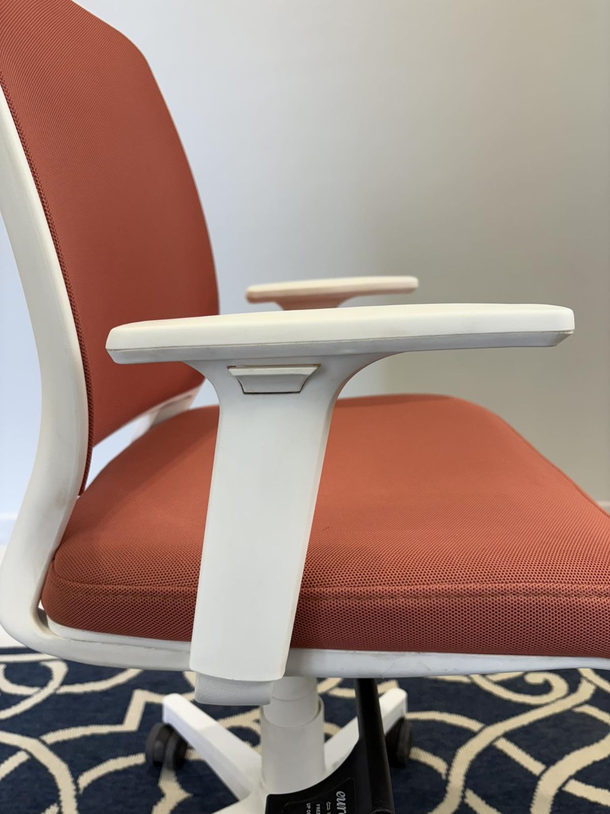 إيكو سمارت كرسي مكتب طبي مودرن شبك متحرك فريم أبيض