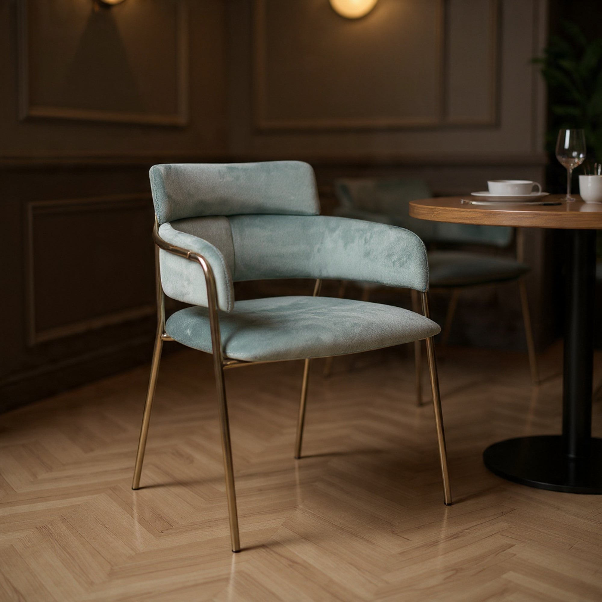 كرسي طعام بريجو فريم معدن كروم مبطن مكسو قماش